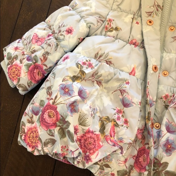 Beautiful Coat - Picture 2 of 8